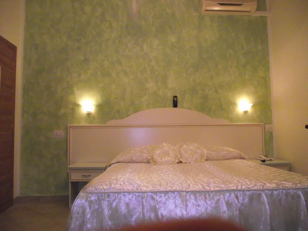 Hotel Ausonia Monte Porzio Δωμάτιο φωτογραφία
