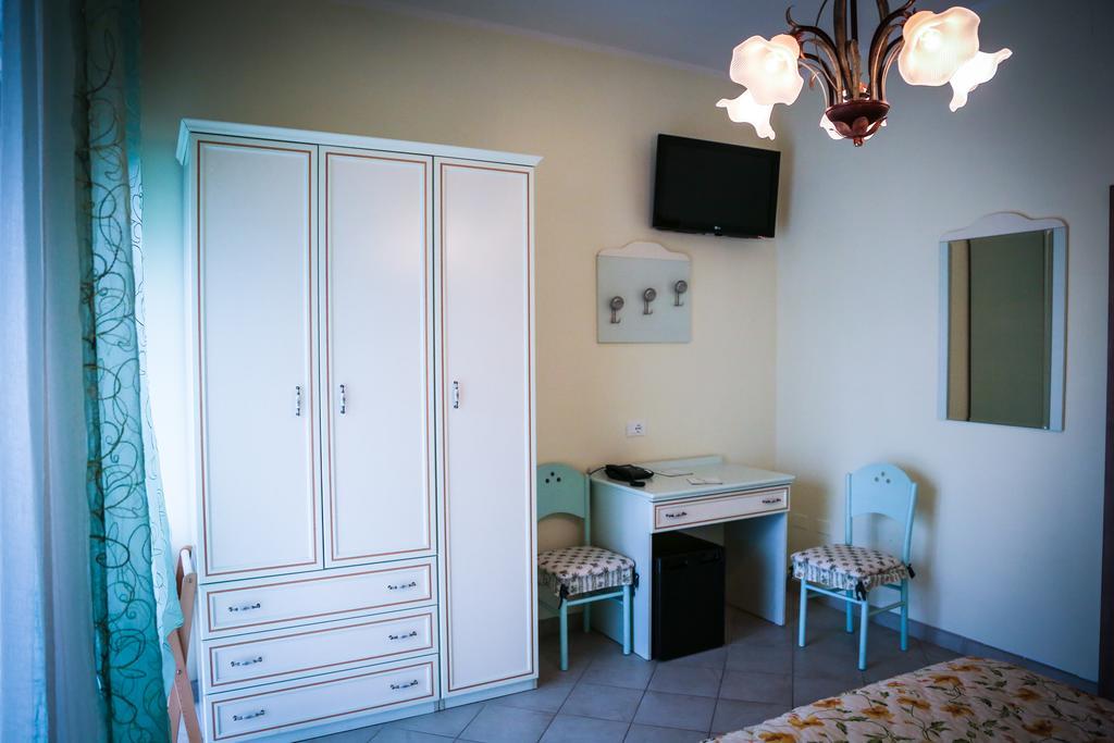 Hotel Ausonia Monte Porzio Εξωτερικό φωτογραφία