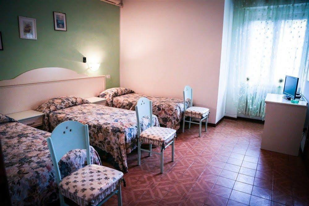 Hotel Ausonia Monte Porzio Εξωτερικό φωτογραφία