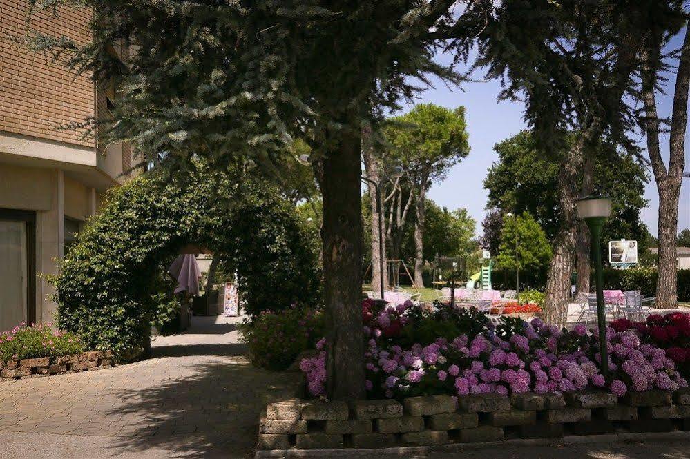 Hotel Ausonia Monte Porzio Εξωτερικό φωτογραφία